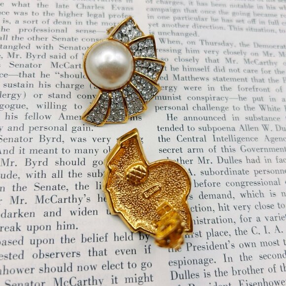 Butler Vintage 1960s clip-on earrings, oversized faux pearl & rhinestones - Picture 6 of 12